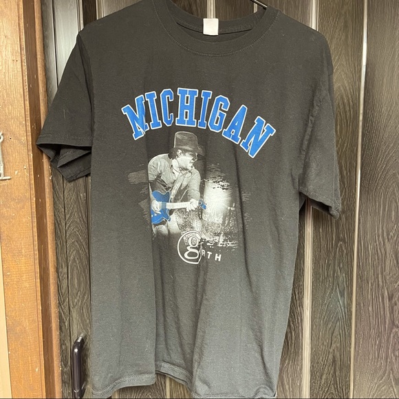 Hanes Michigan Garth t shirt. small - Picture 6 of 11